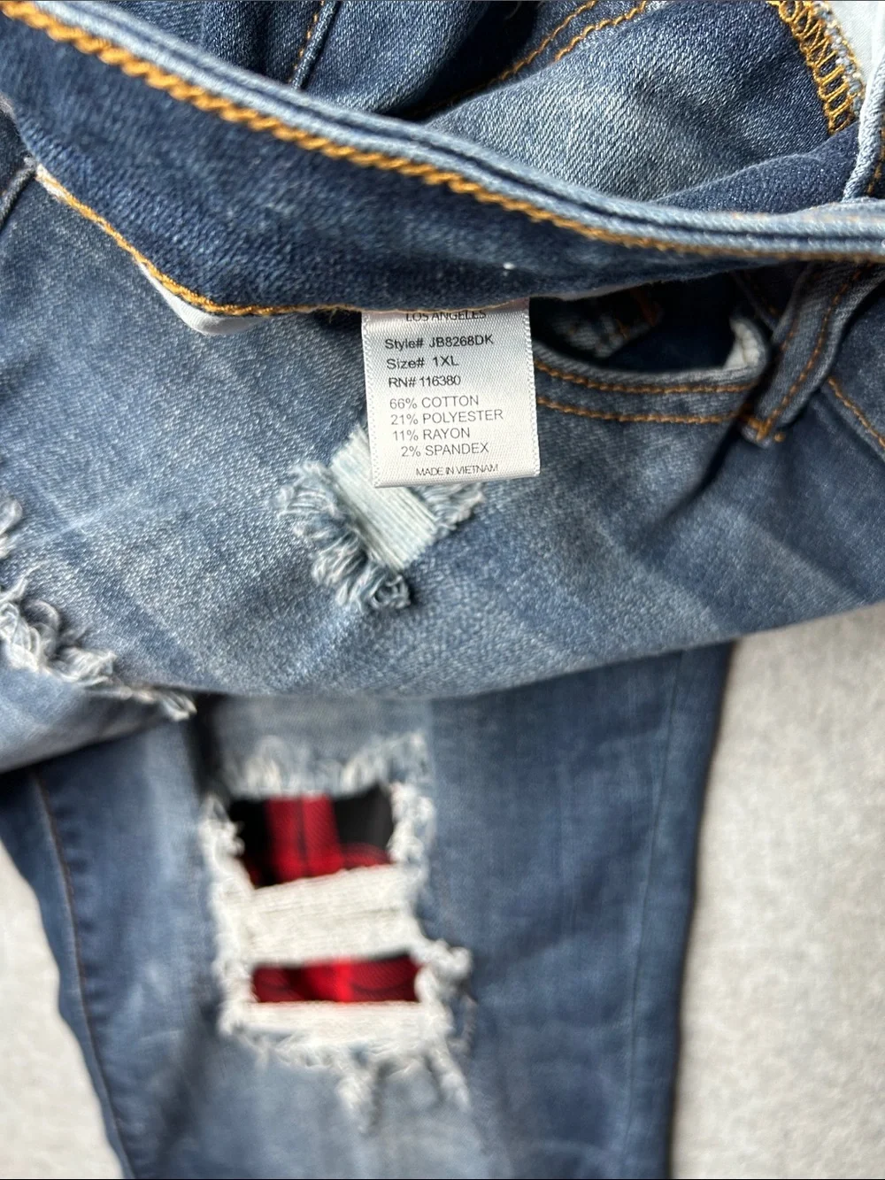 Judy Blue Distressed Jeans in Mid Blue with Red Patch Underlays‎